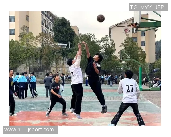 激情四溢的运动会足球赛场展现青春活力与团队精神的精彩瞬间